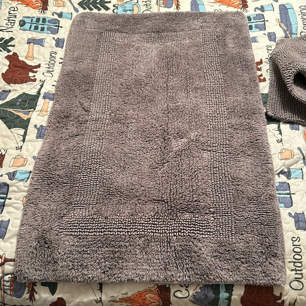 Gray bathroom rug set